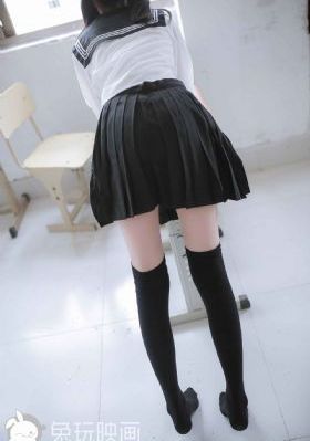 老卫抱着淑蓉进房间第九集